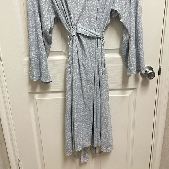 Lila & Hayes Blue and White Robe - Picture 8 of 12